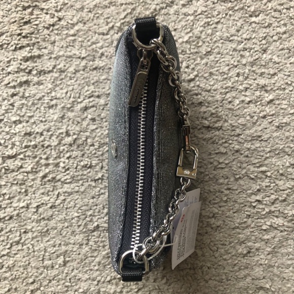 LULULEMON City Essential Nano Shoulder Bag. NWT. - Picture 6 of 7